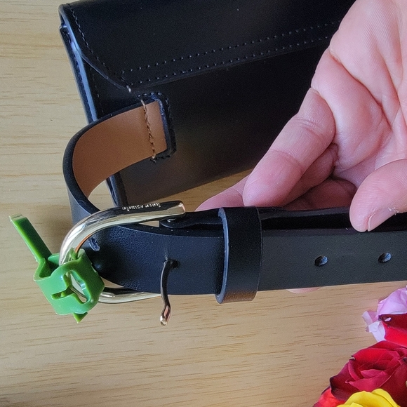 KATE SPADE Elegant Black Bow Fanny pack With Adjustable Belt Closure. - Picture 8 of 9